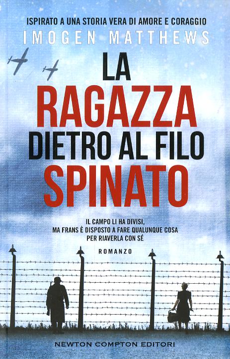 Ragazza dietro al filo spinato